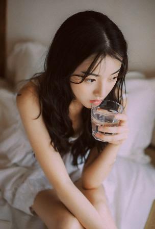 震惊！3个女人和一辆大巴的秘密？揭秘性爱视频背后的真相！